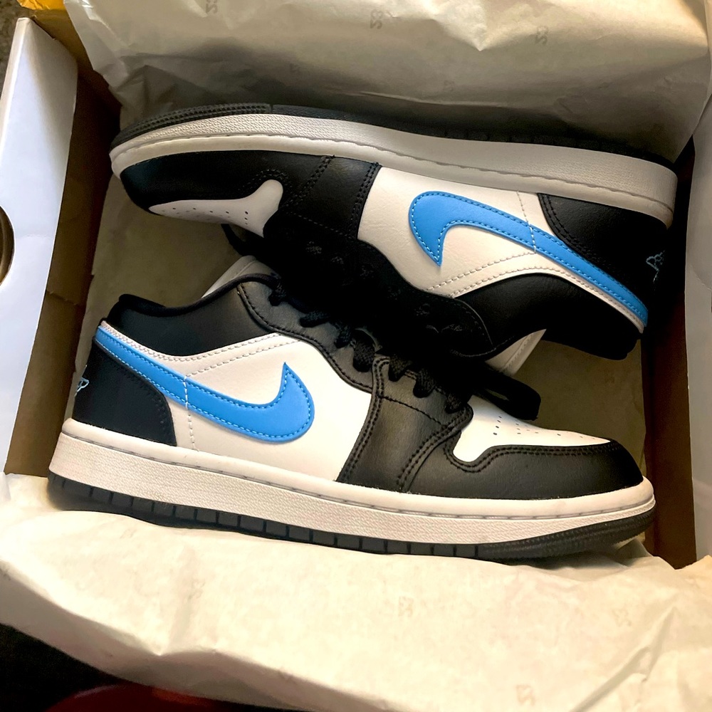 Jordan 1s Black & baby blue